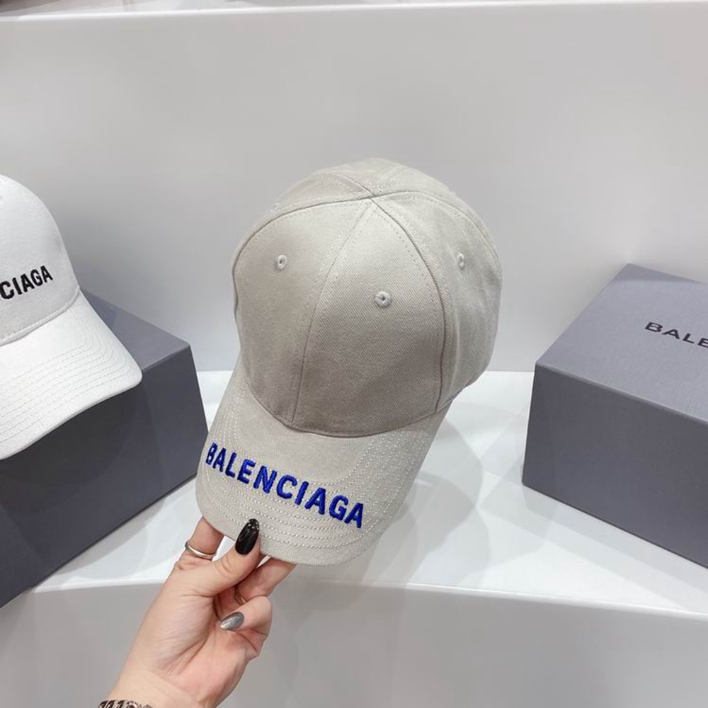 Ba*len*cia*ga hat